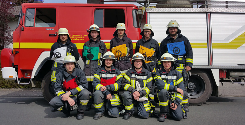 Neun junge agile Kameraden der Hollesser Wehr stellten sich den Anforderungen der hessischen Feuerwehrleistungsübungen am Sonntag, 22.05.2016