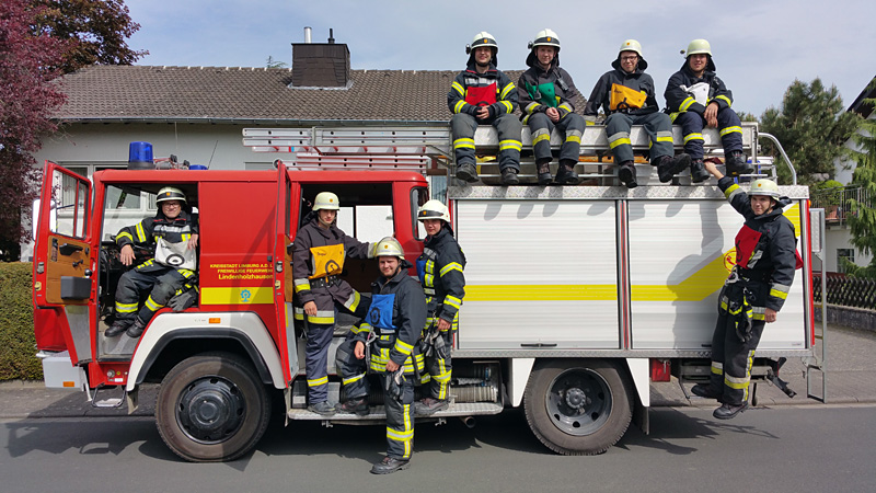 Neun junge agile Kameraden der Hollesser Wehr stellten sich den Anforderungen der hessischen Feuerwehrleistungsübungen am Sonntag, 22.05.2016