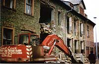 Abriss alte Schule und Feuerwehrhaus 1983/84 - zum Vergrößern klicken