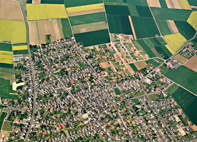 Luftbild von Lindenholzhausen (ca. 2000)